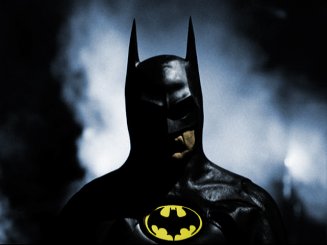 Michael Keaton reveals the struggle with the 1989 Batsuit - Dark Knight News